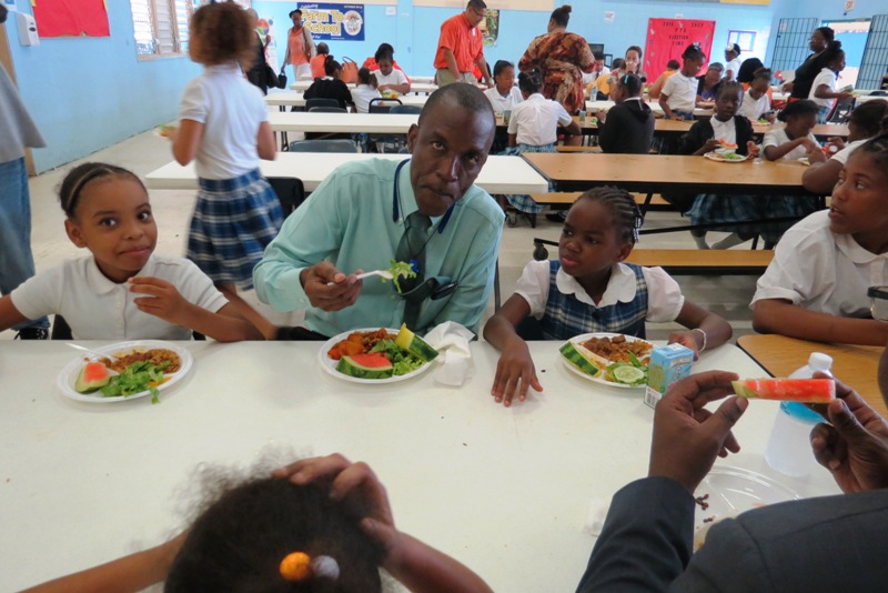 Ag Commissioner Robles eats with students.jpg